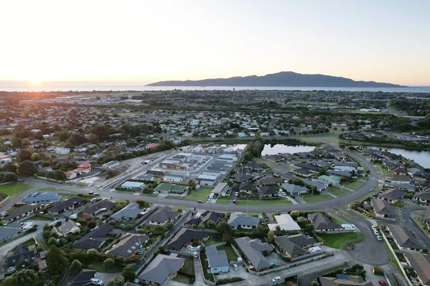 Brand New & Cosy In Kapiti - New 3-Bedrooms 4-Beds In Paraparaumu